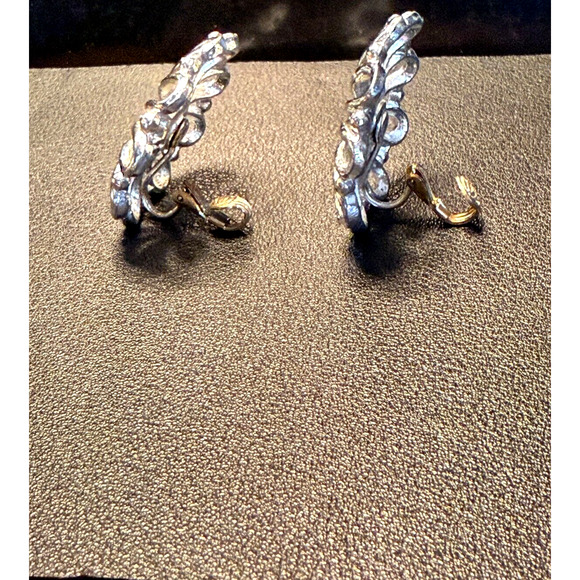Vintage Silver Tone Daisy Style Flower Shaped Earrings Clip On 1960's Retro Boho - Picture 5 of 9